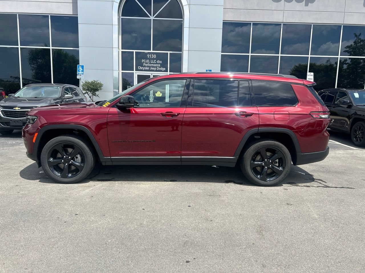 Used 2023 Jeep Grand Cherokee L Laredo AWD/4WD image 6