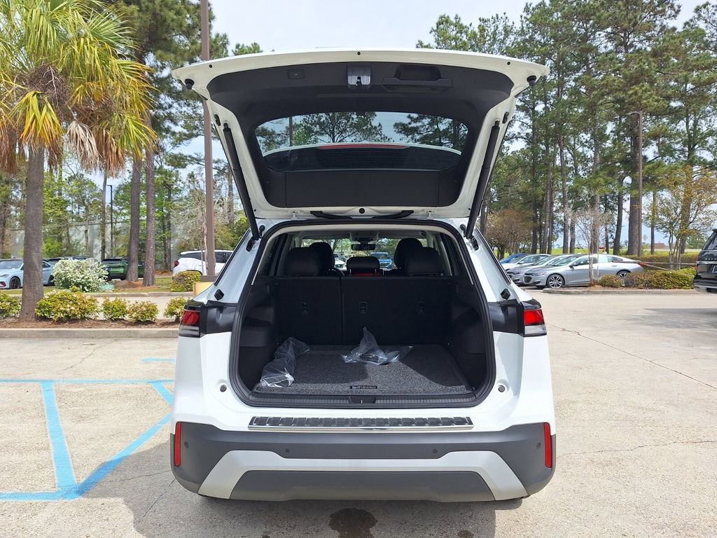 Used 2025 Volkswagen Tiguan SE FWD image 26