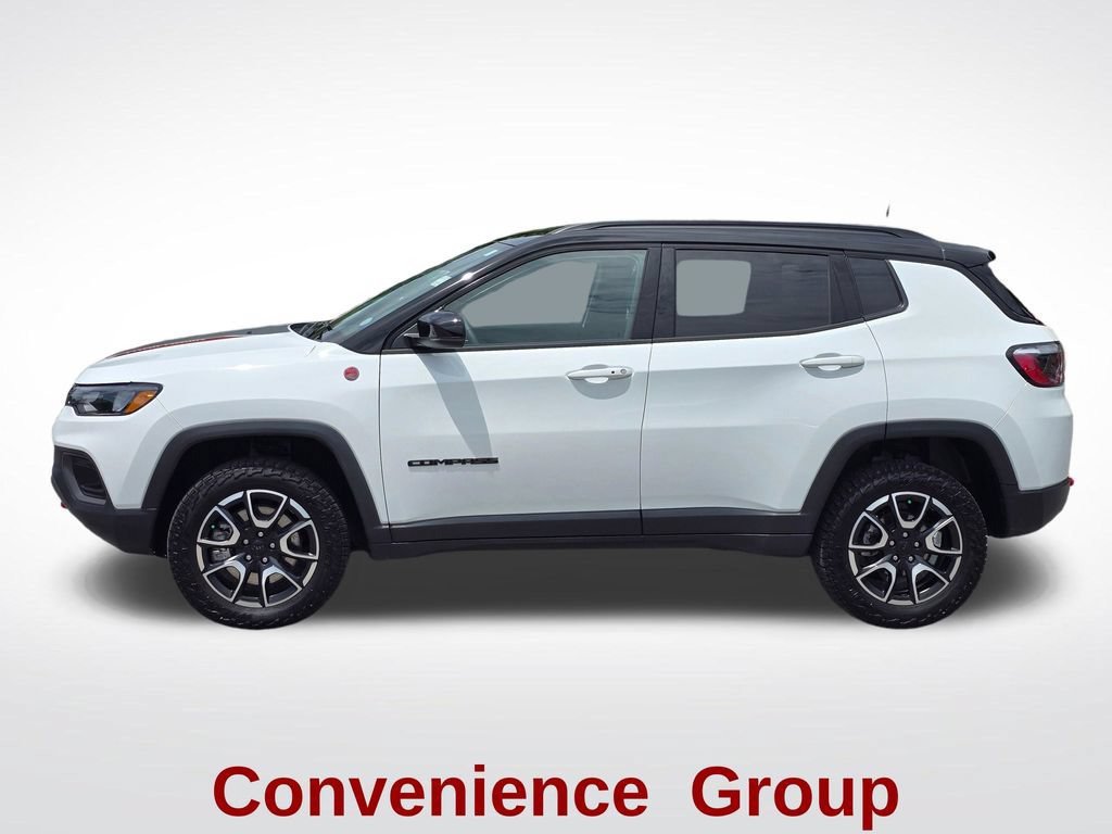 Used 2024 Jeep Compass Trailhawk w/ Trailhawk Convenience Group AWD/4WD image 16