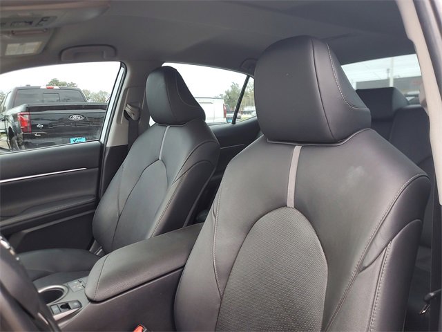 Used 2021 Toyota Camry XSE image 11