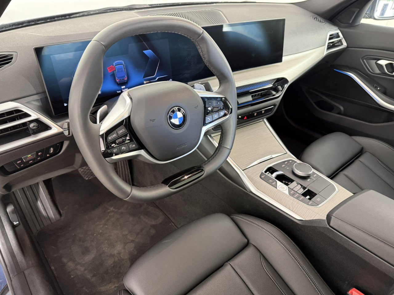 Used 2025 BMW 330i xDrive Sedan AWD/4WD image 18