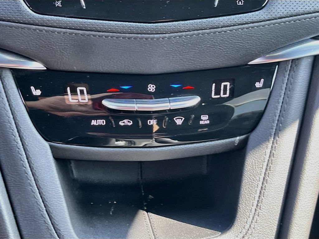 Used 2025 Cadillac XT6 Luxury FWD image 16