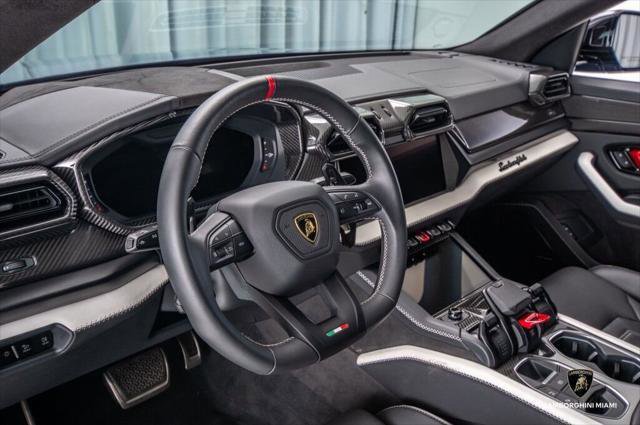 Used 2025 Lamborghini Urus SE AWD/4WD image 40