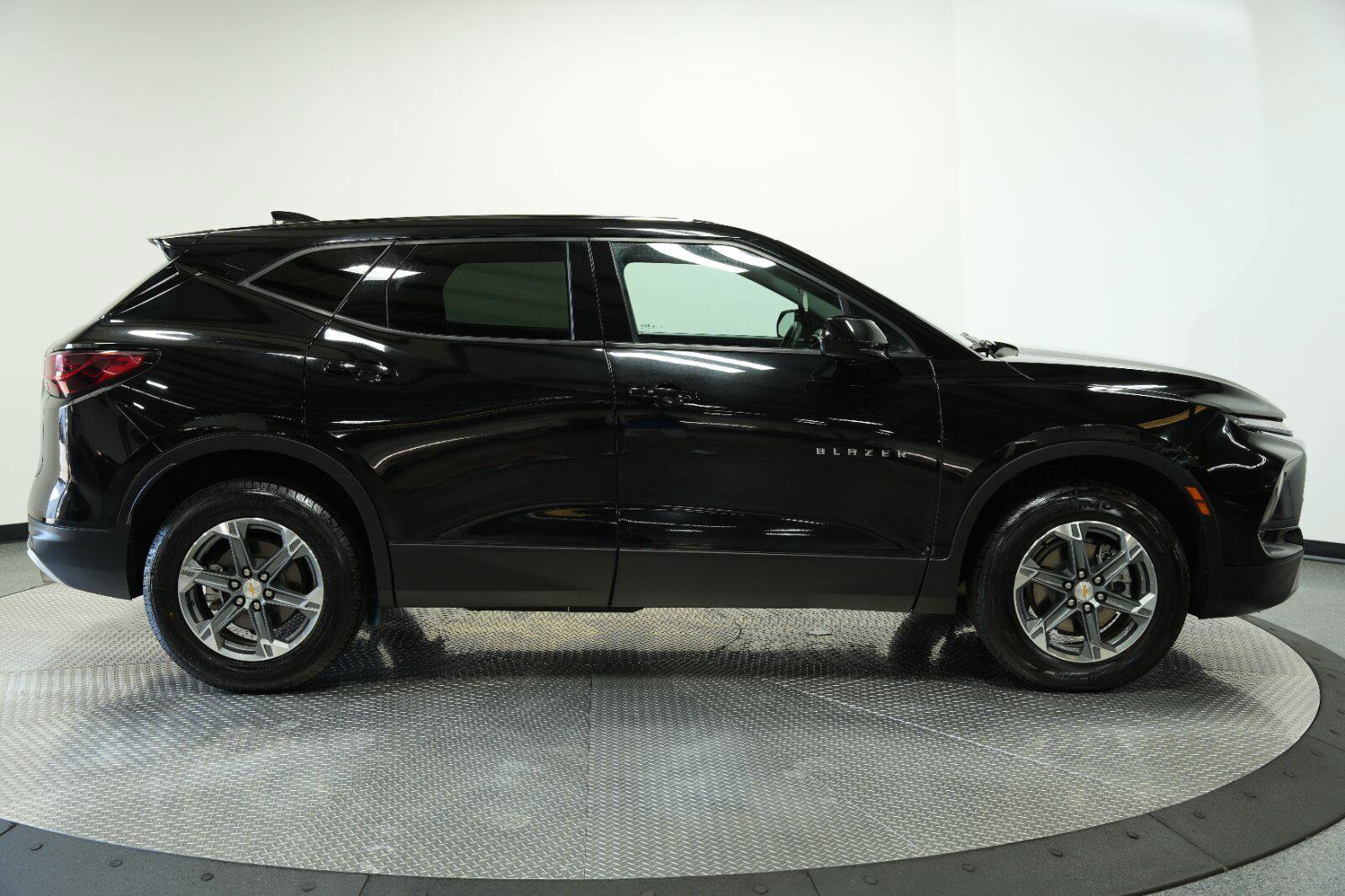 Certified 2025 Chevrolet Blazer LT FWD image 9