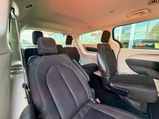 Used 2023 Chrysler Voyager LX image 21
