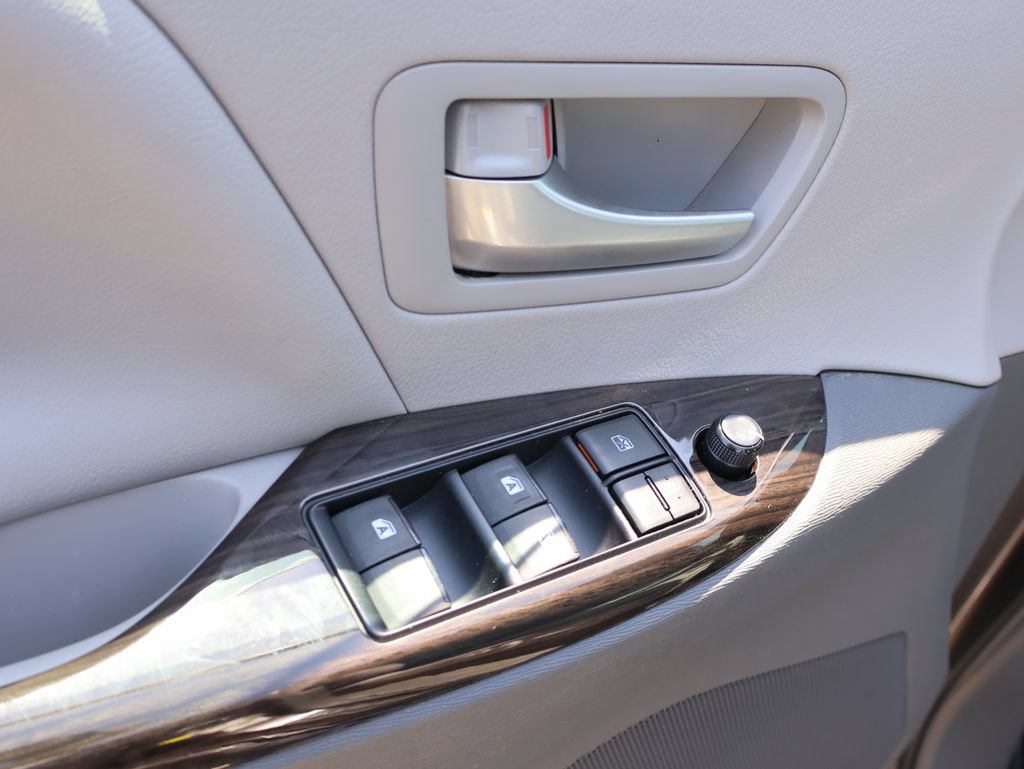 Used 2017 Toyota Sienna XLE FWD image 18
