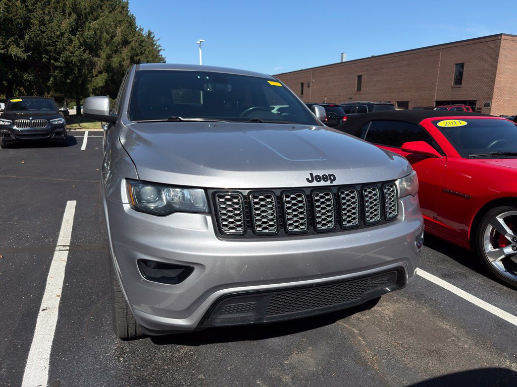 Used 2019 Jeep Grand Cherokee Altitude AWD/4WD image 5