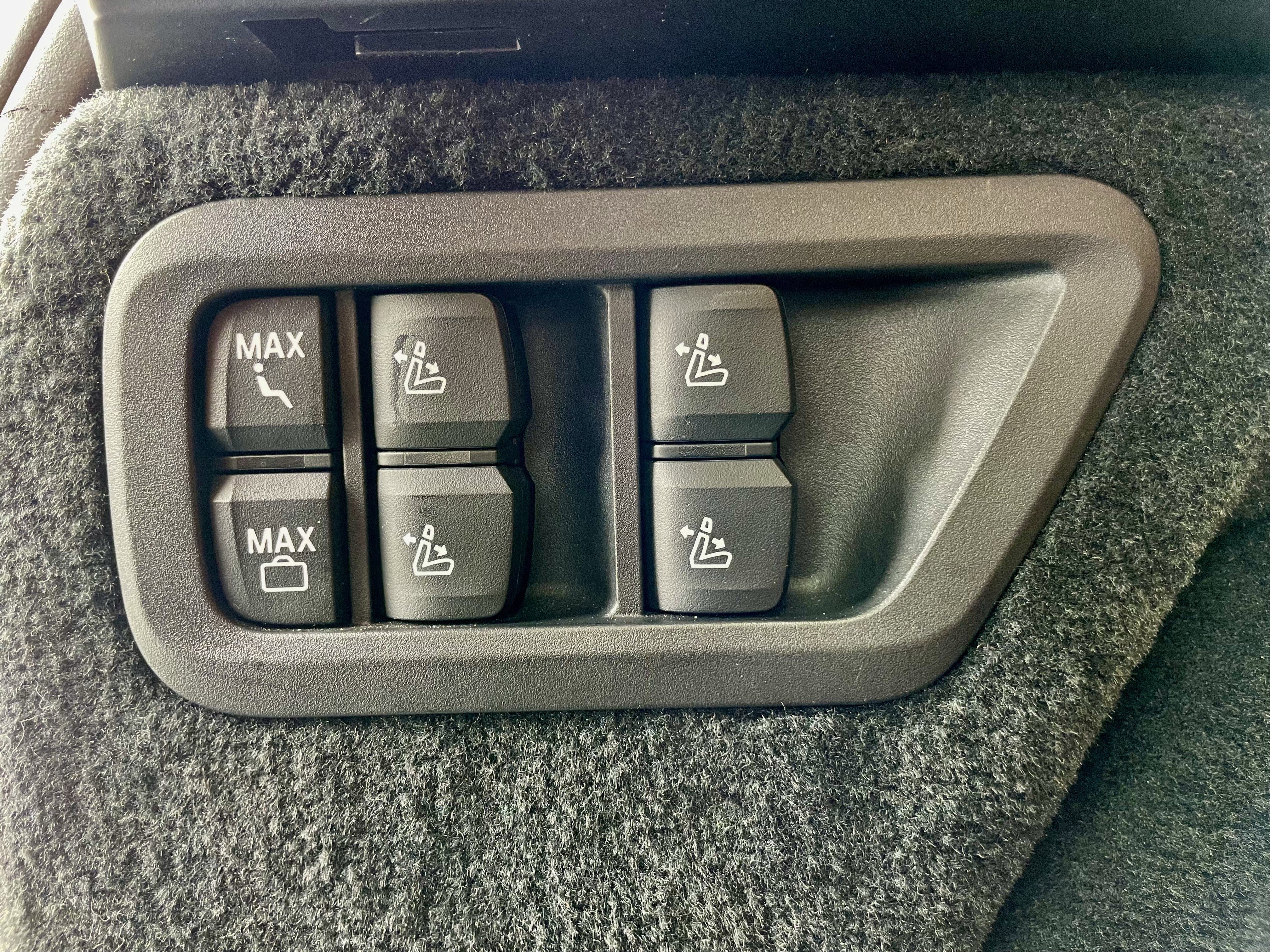 Used 2021 BMW X7 xDrive40i w/ M Sport Package image 41