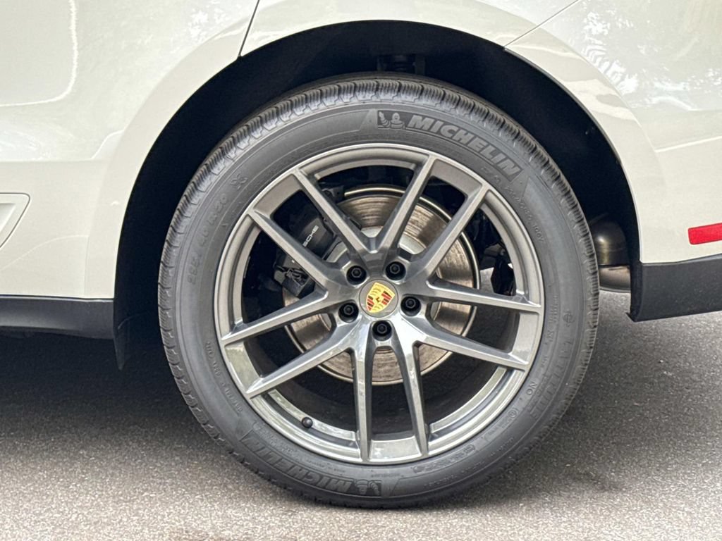 Certified 2025 Porsche Macan Turbo AWD/4WD image 6