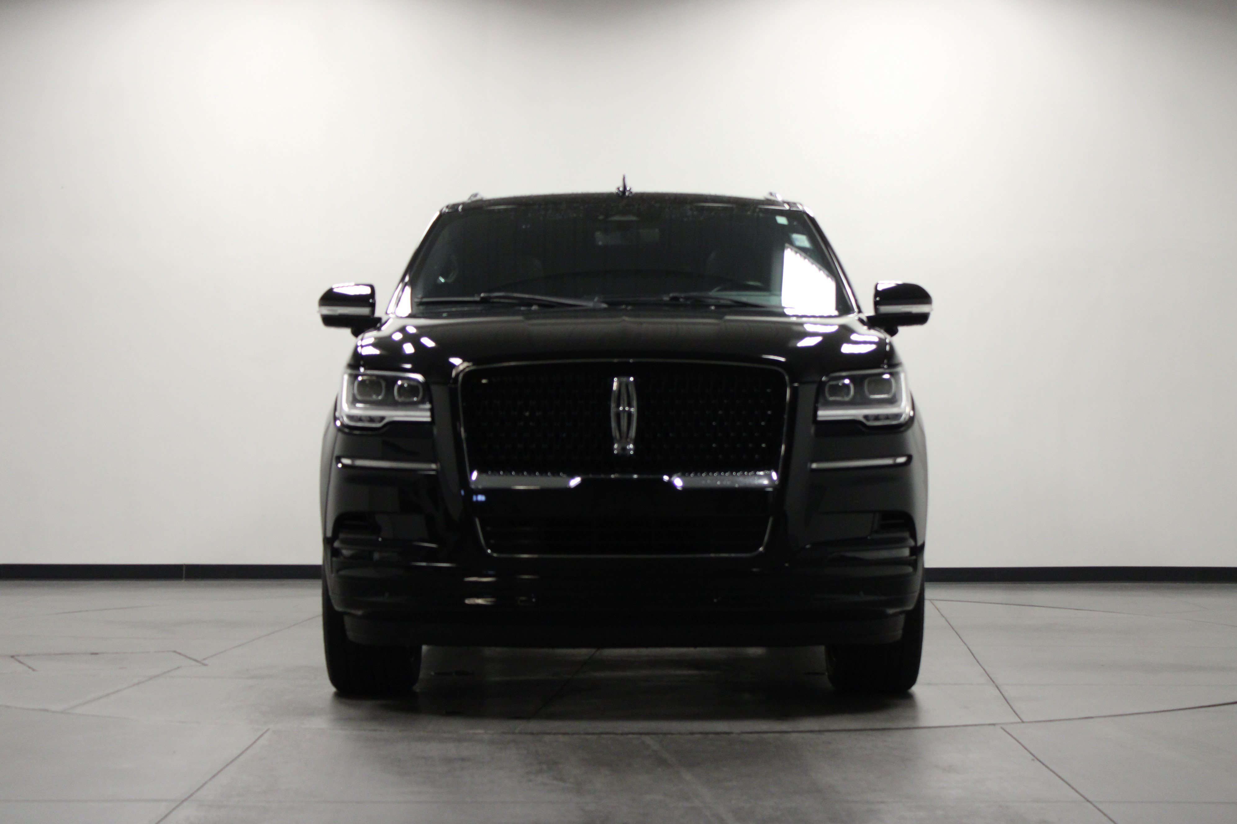 Used 2024 Lincoln Navigator L Reserve AWD/4WD image 9
