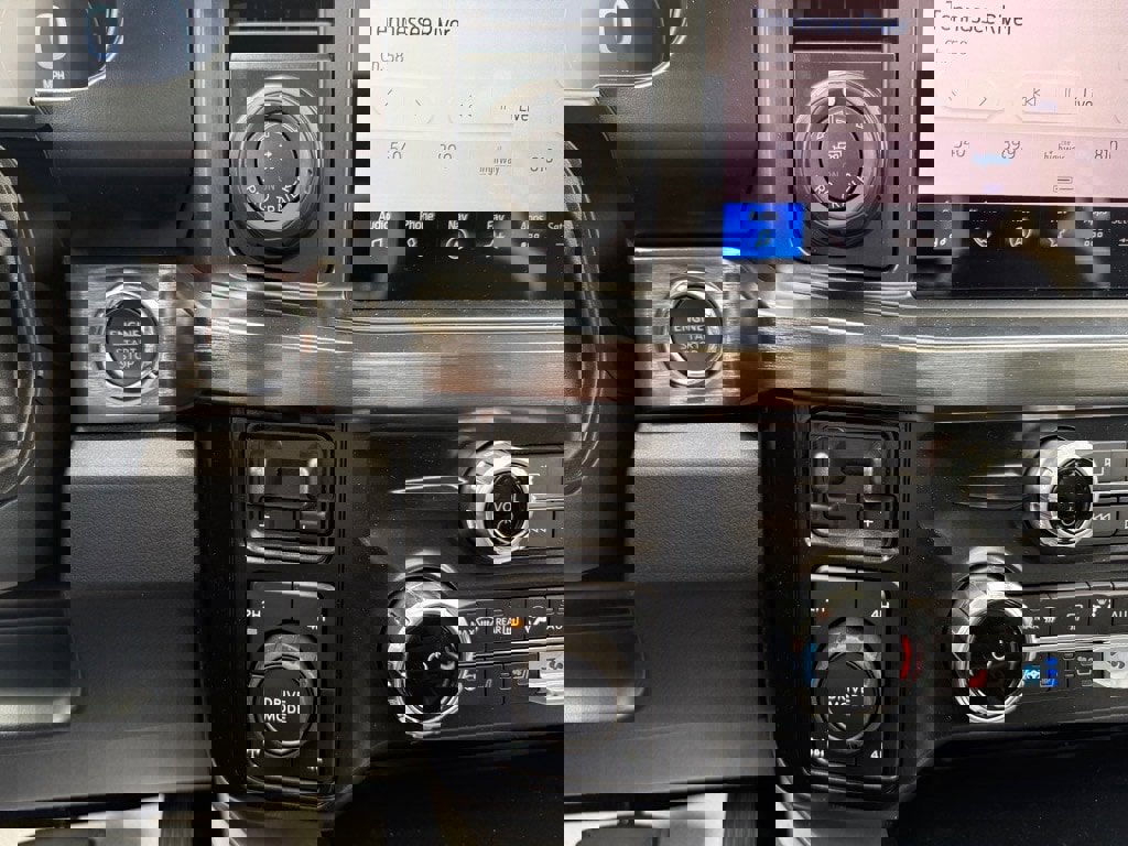 New 2025 Ford F250 Lariat w/ Lariat Ultimate Package image 24