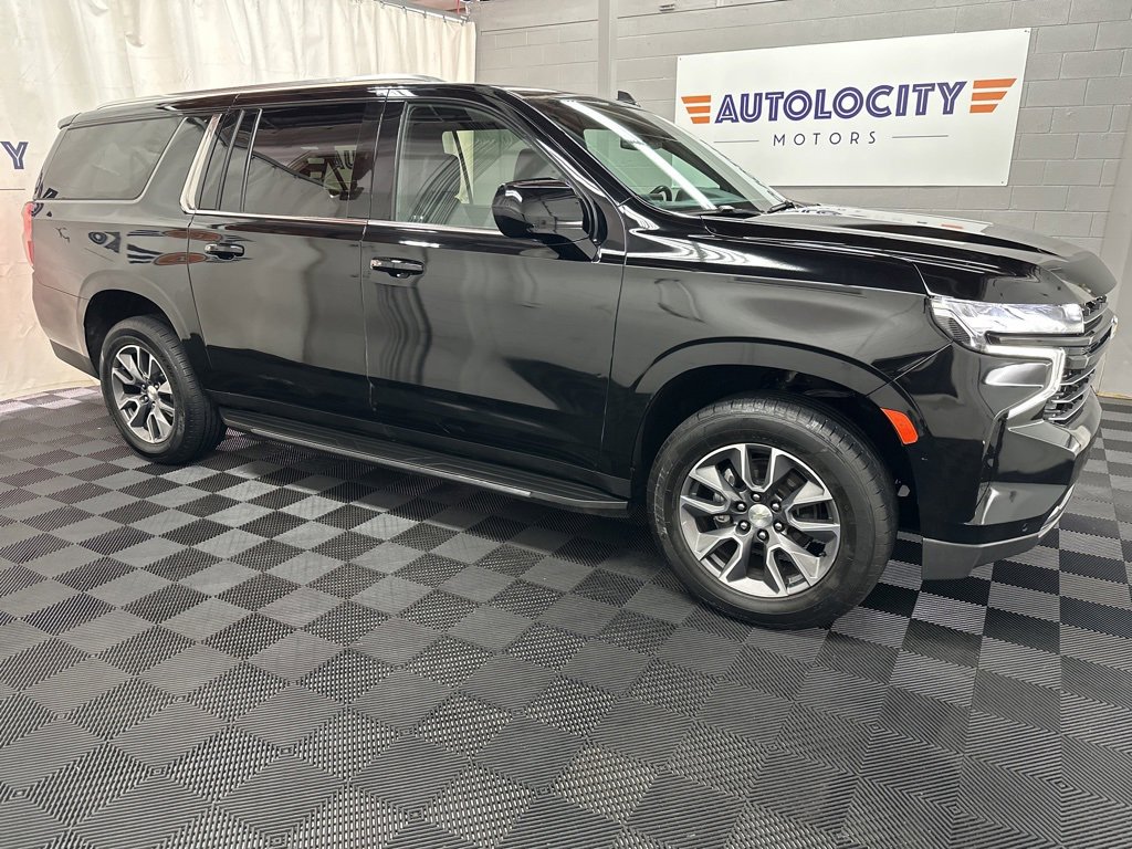 Used 2024 Chevrolet Suburban LT image 2