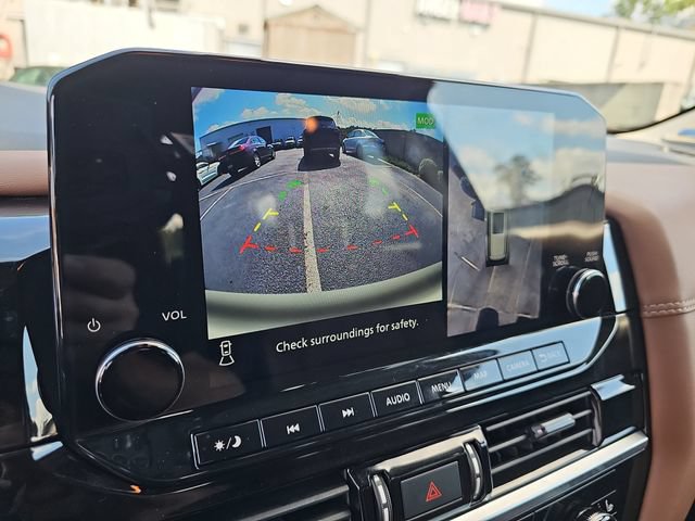 Used 2025 Nissan Pathfinder Platinum FWD image 27