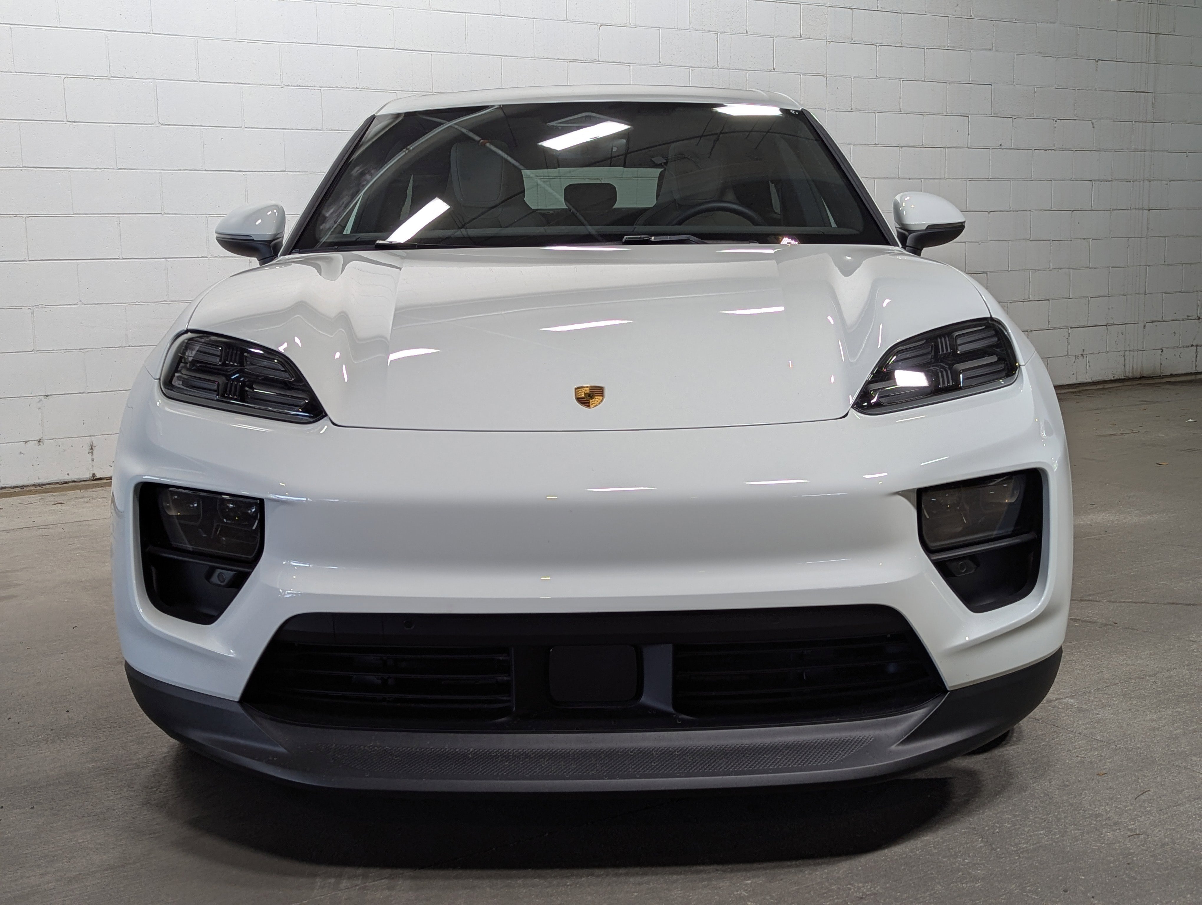 Certified 2025 Porsche Macan 4 Electric image 10