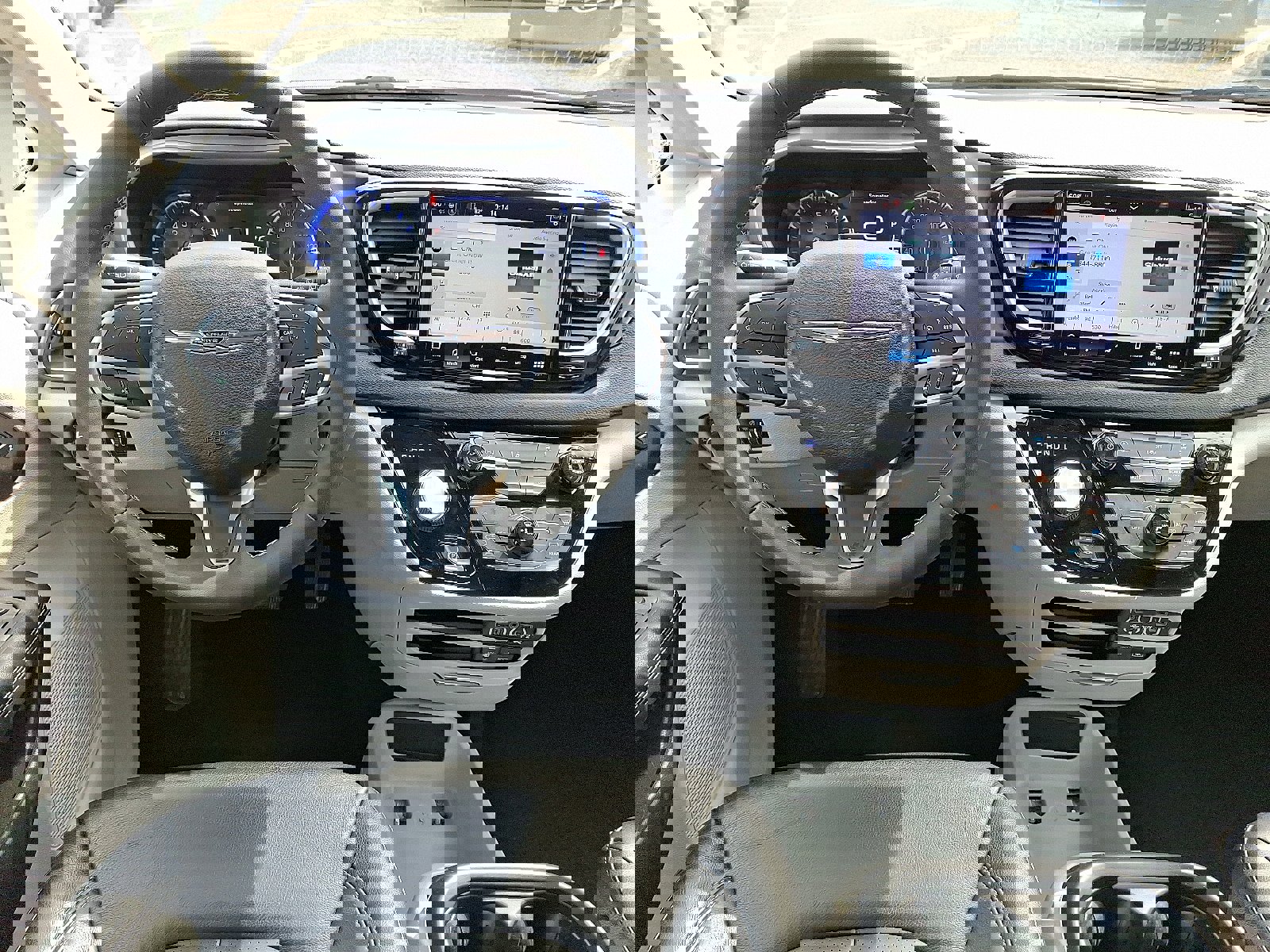 Used 2022 Chrysler Pacifica Touring-L image 11