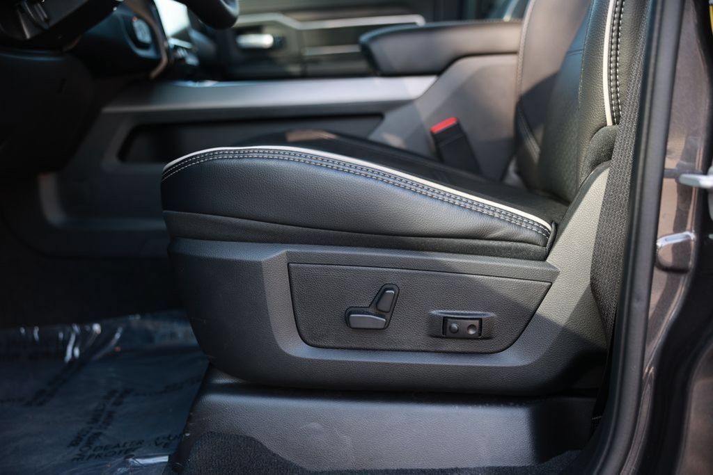 New 2026 RAM 3500 Laramie AWD/4WD image 17