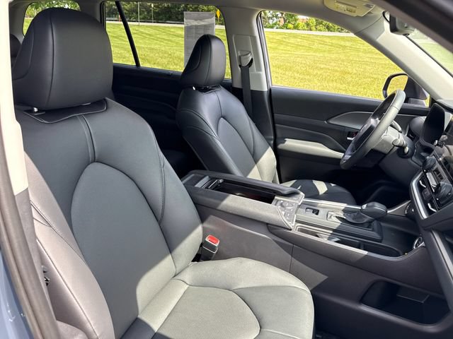 Certified 2026 Toyota Grand Highlander AWD image 13