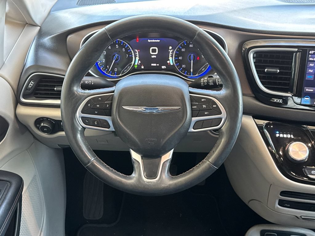 Used 2018 Chrysler Pacifica Touring-L Plus FWD image 14