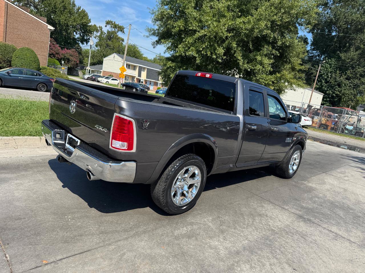 Used 2016 RAM 1500 Laramie AWD/4WD image 4