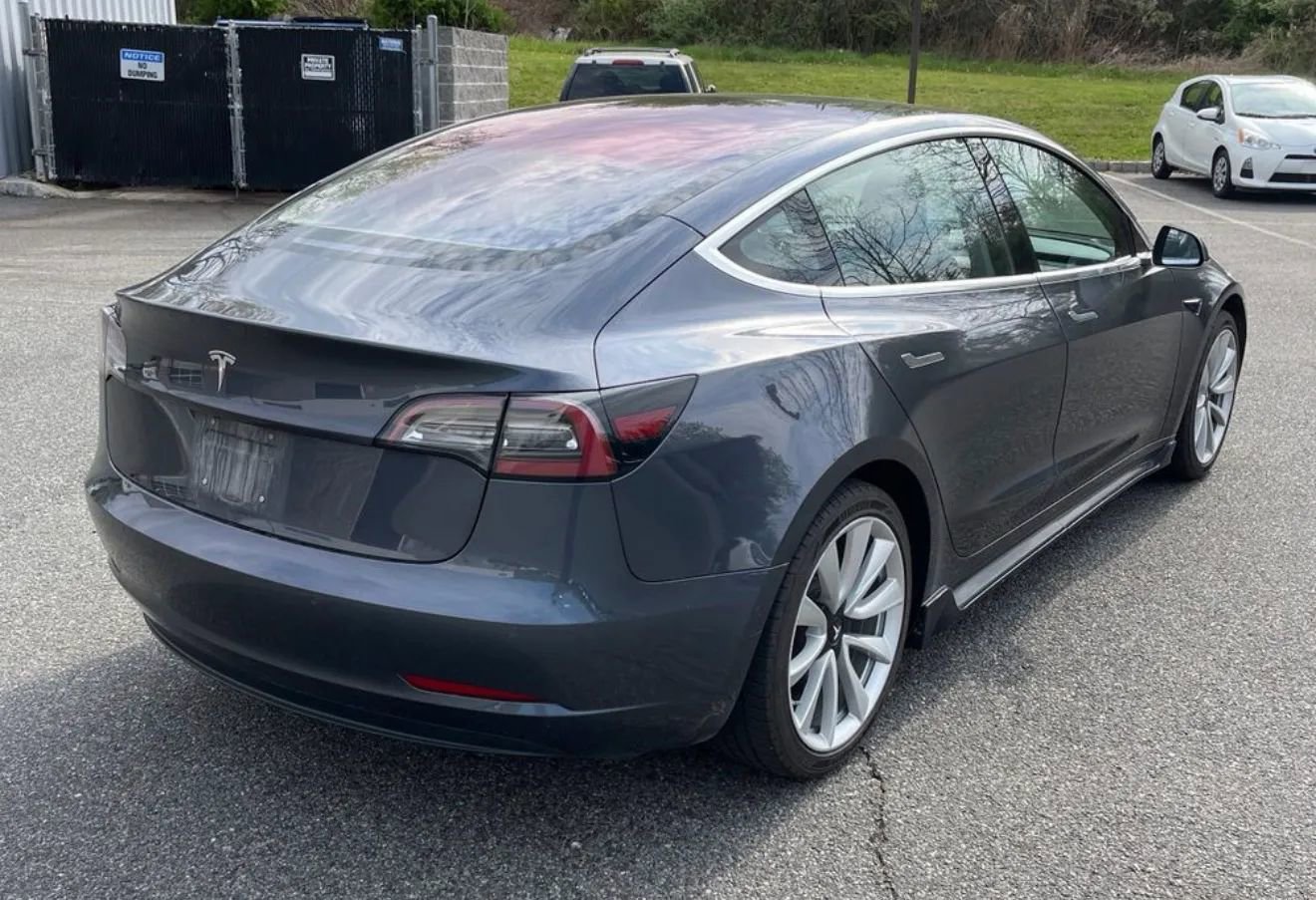 Used 2018 Tesla Model 3 Long Range RWD image 3