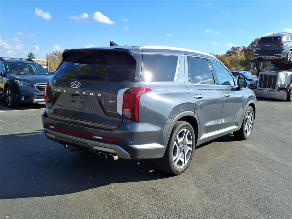 Used 2024 Hyundai Palisade Limited image 2