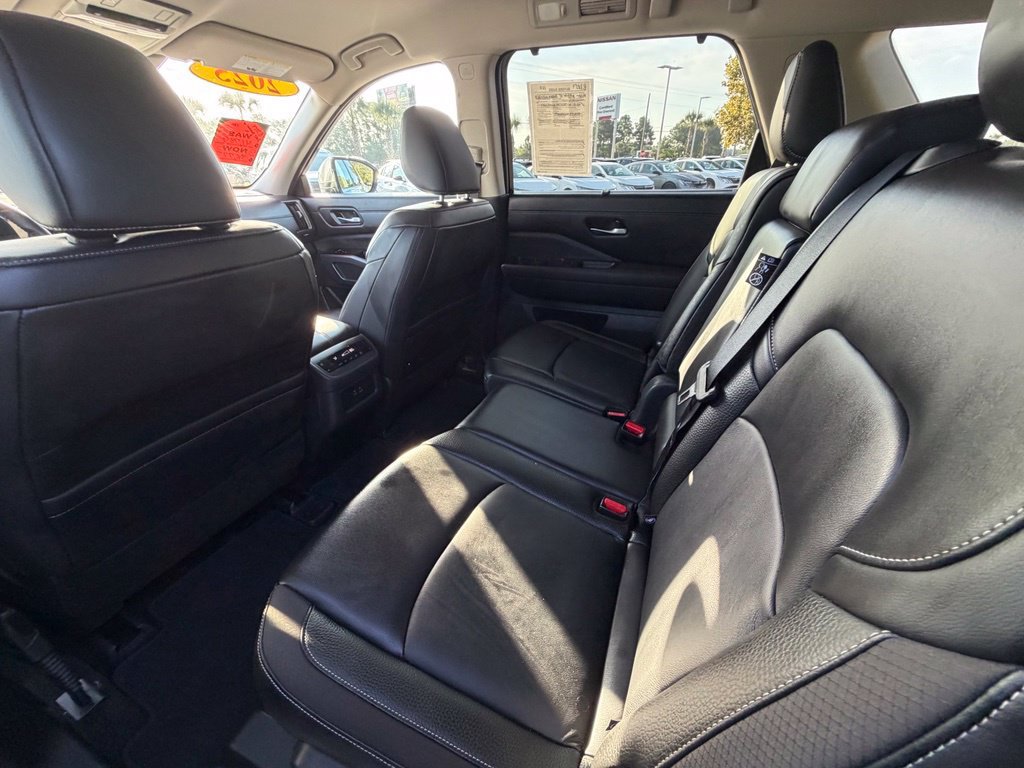 Certified 2025 Nissan Pathfinder SL FWD image 23