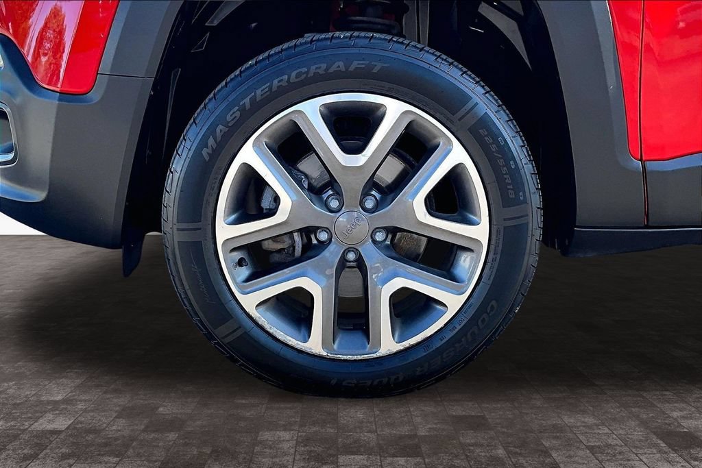Used 2017 Jeep Renegade Latitude w/ Cold Weather Group AWD/4WD image 34