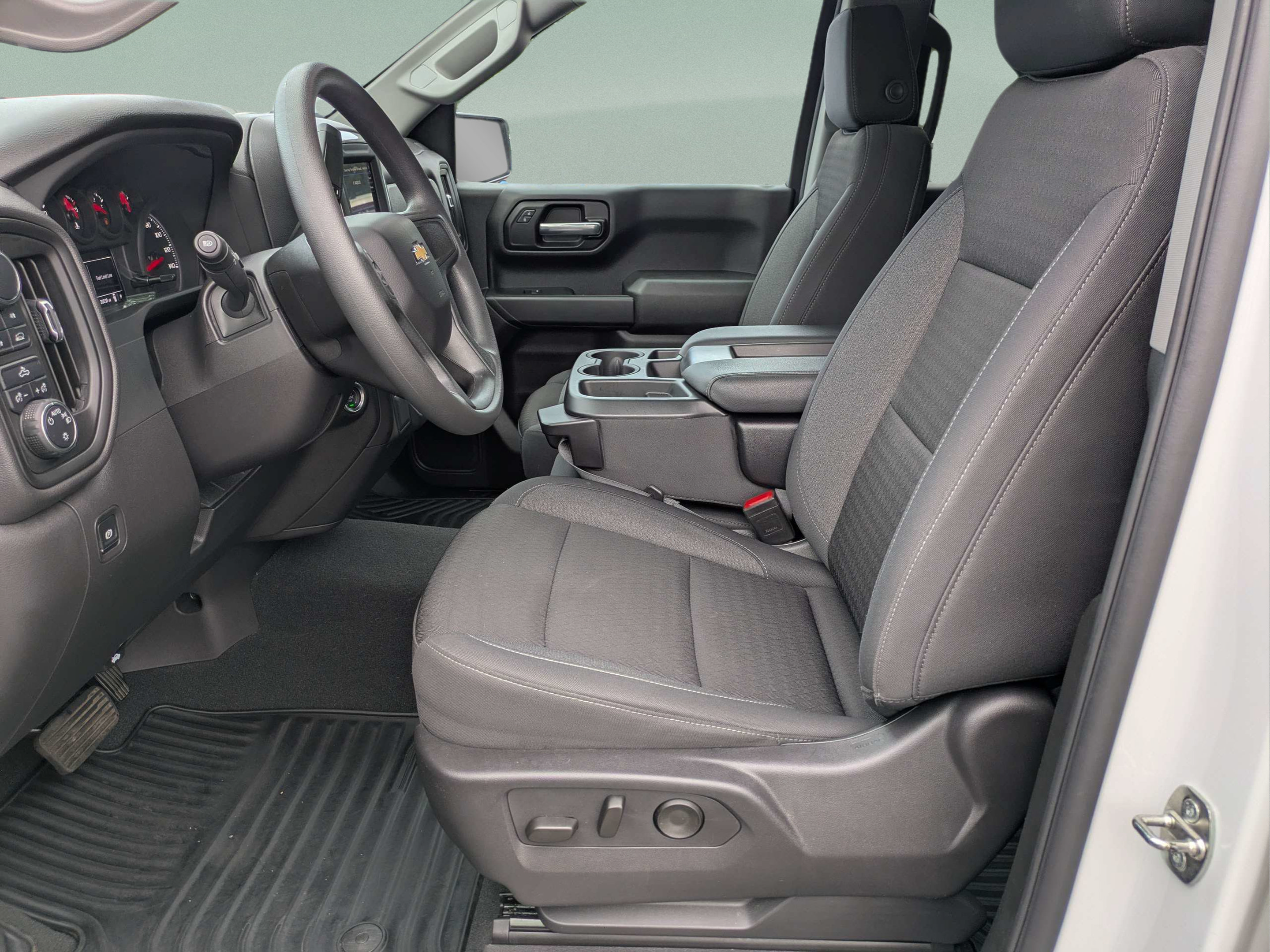 Used 2024 Chevrolet Silverado 1500 Custom w/ Turbomax Blackout Package AWD/4WD image 17
