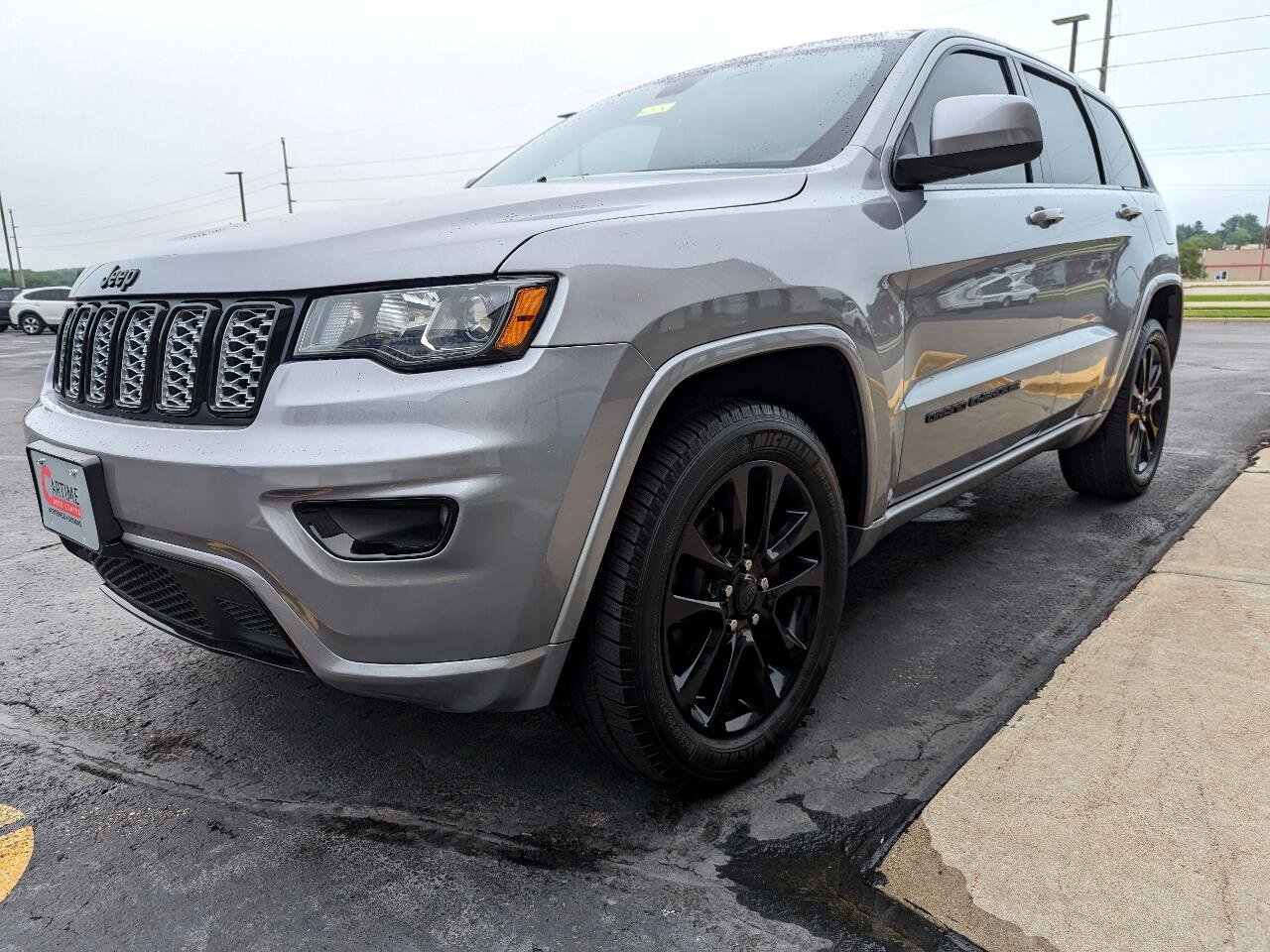Used 2018 Jeep Grand Cherokee Altitude image 4