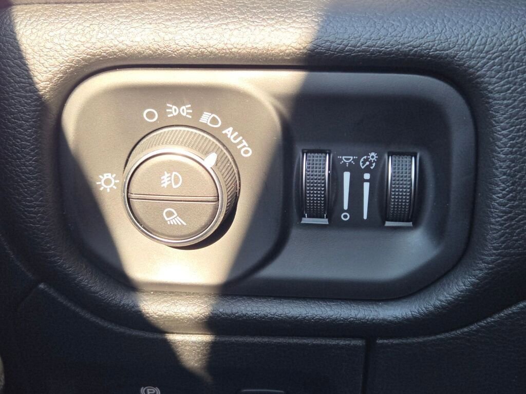 New 2026 RAM 1500 4x4 Crew Cab image 24