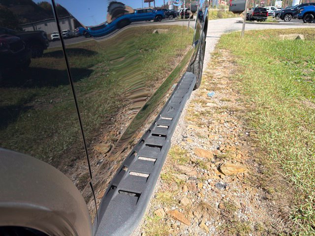 Used 2021 Nissan Titan PRO-4X w/ Pro-4x Convenience Package AWD/4WD image 15