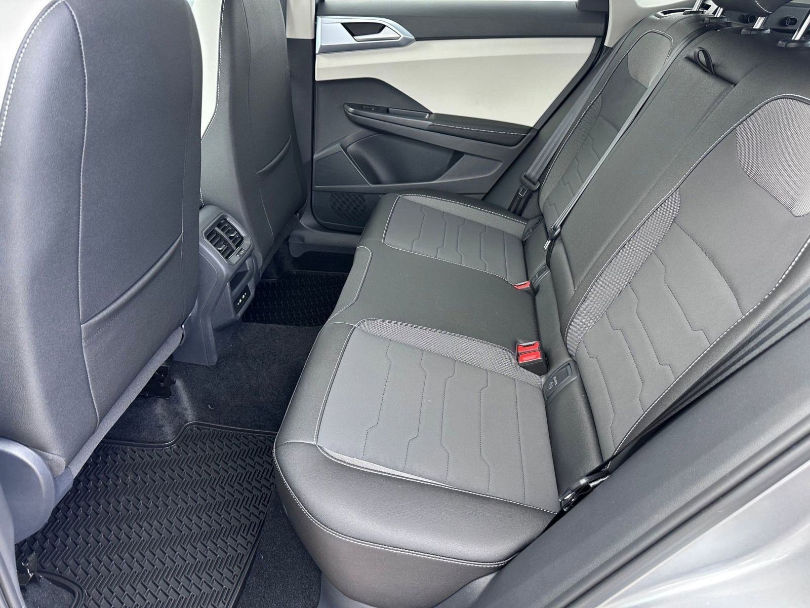 New 2026 Volkswagen Taos SE image 12