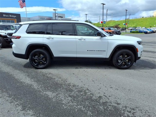New 2025 Jeep Grand Cherokee L Limited image 3