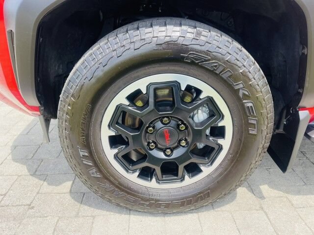 Used 2025 Toyota 4Runner TRD Off-Road Premium AWD/4WD image 33