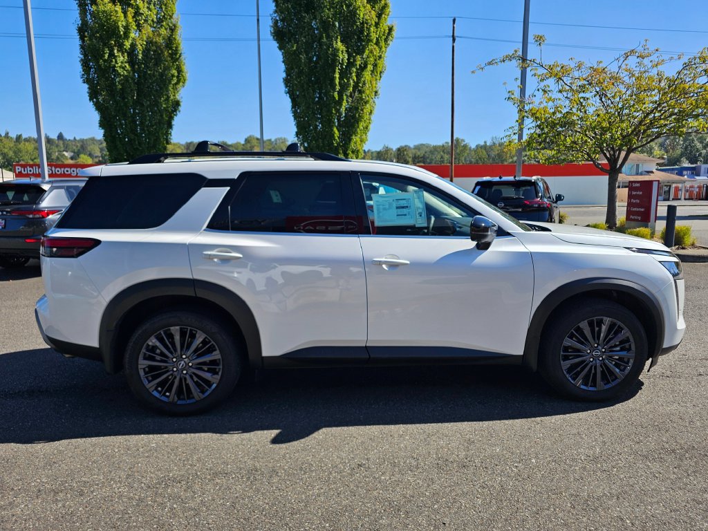 New 2026 Nissan Pathfinder SL w/ SL Premium Package AWD/4WD image 4