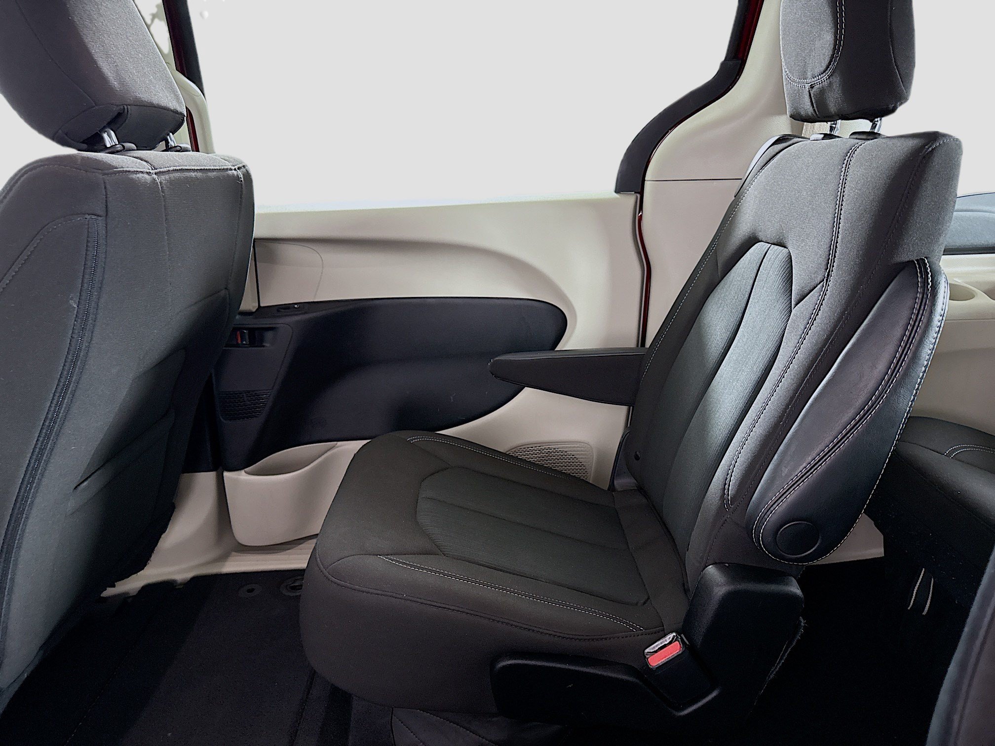 Used 2023 Chrysler Voyager LX FWD image 28