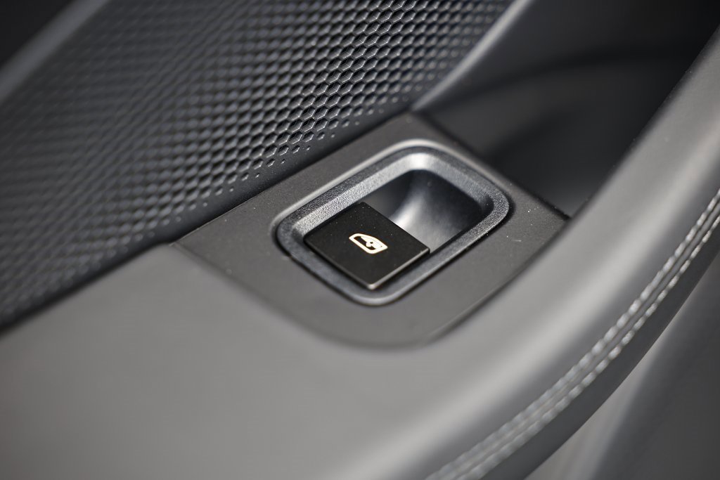 New 2025 Porsche Macan Electric image 26