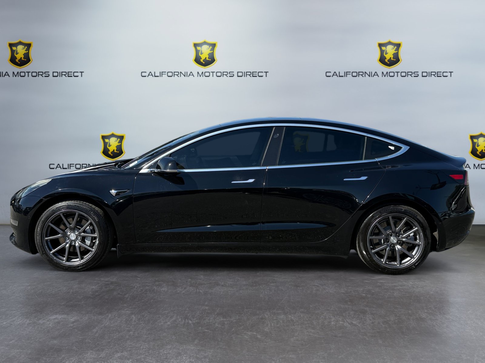 Used 2019 Tesla Model 3 Mid Range RWD image 2
