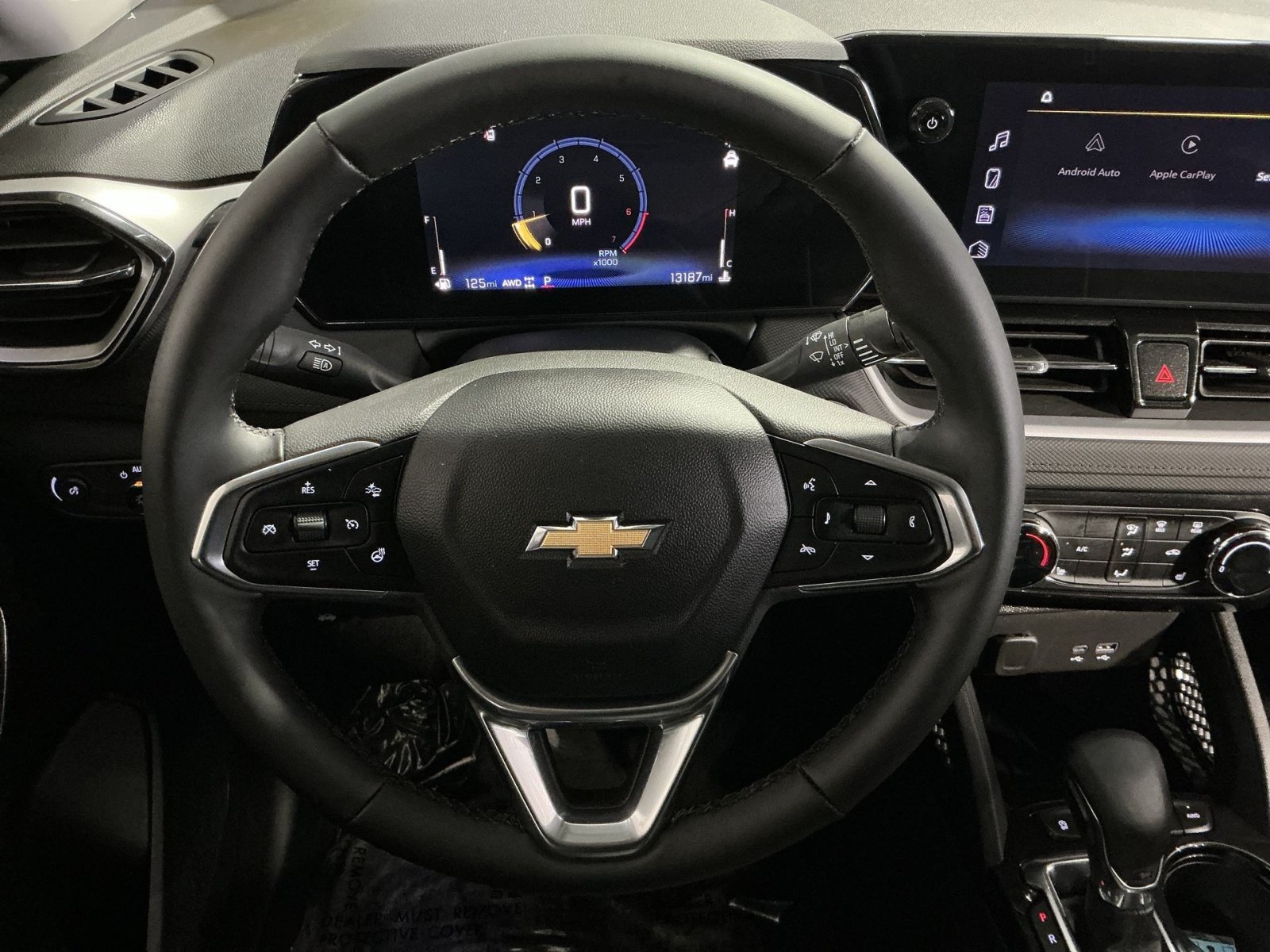 Used 2024 Chevrolet TrailBlazer LT w/ LT Cold Weather Package AWD/4WD image 17