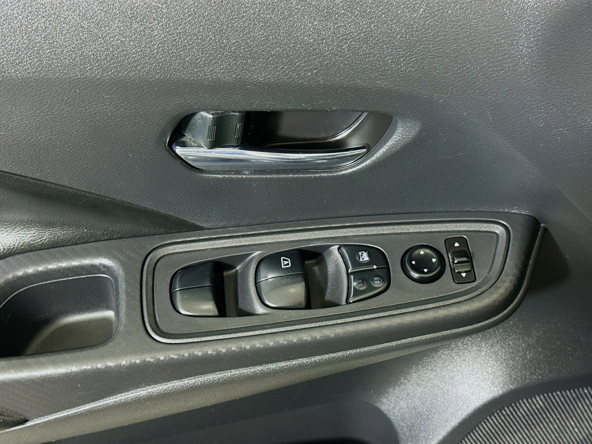 Used 2020 Nissan Versa SV image 24