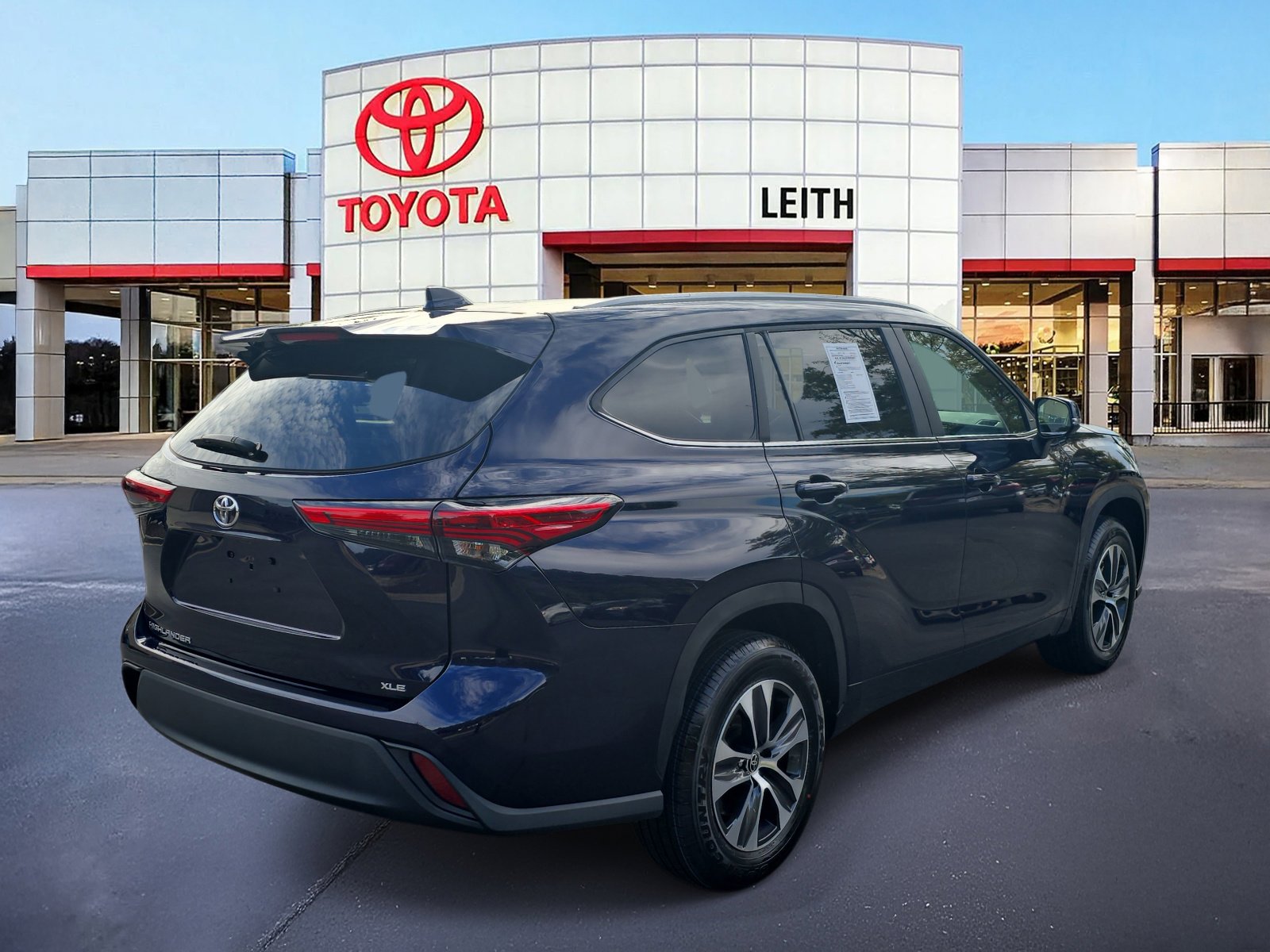 Used 2023 Toyota Highlander XLE image 5