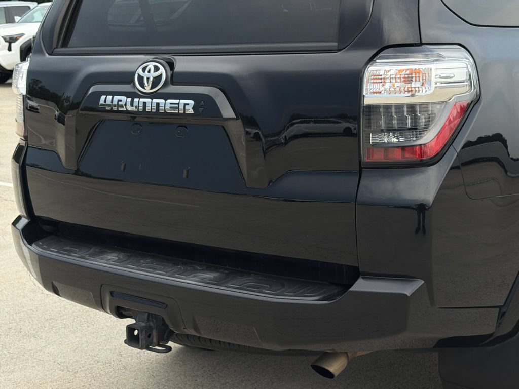 Used 2022 Toyota 4Runner SR5 Premium w/ Moonroof Package AWD/4WD image 5