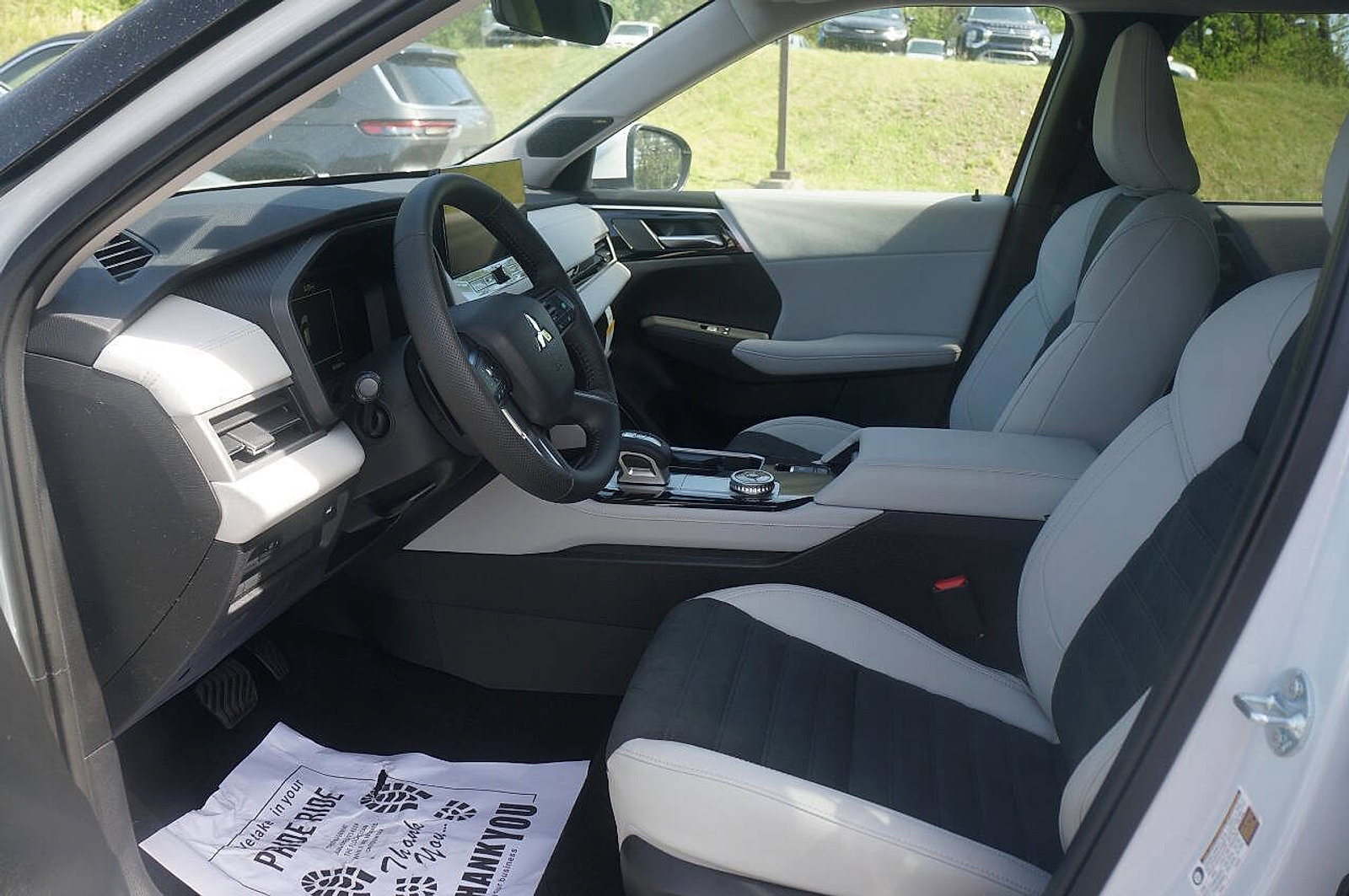 New 2025 Mitsubishi Outlander SE image 15