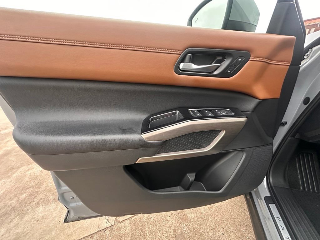 Certified 2023 Nissan Pathfinder Platinum FWD image 15