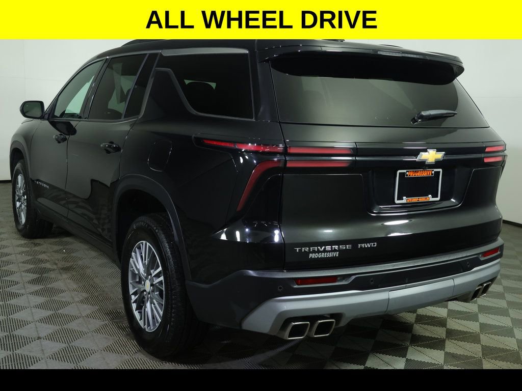 Used 2025 Chevrolet Traverse LT image 5