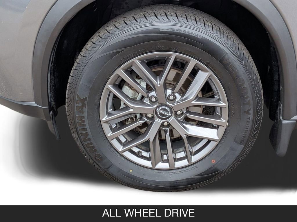 Used 2023 Nissan Rogue S AWD/4WD image 11