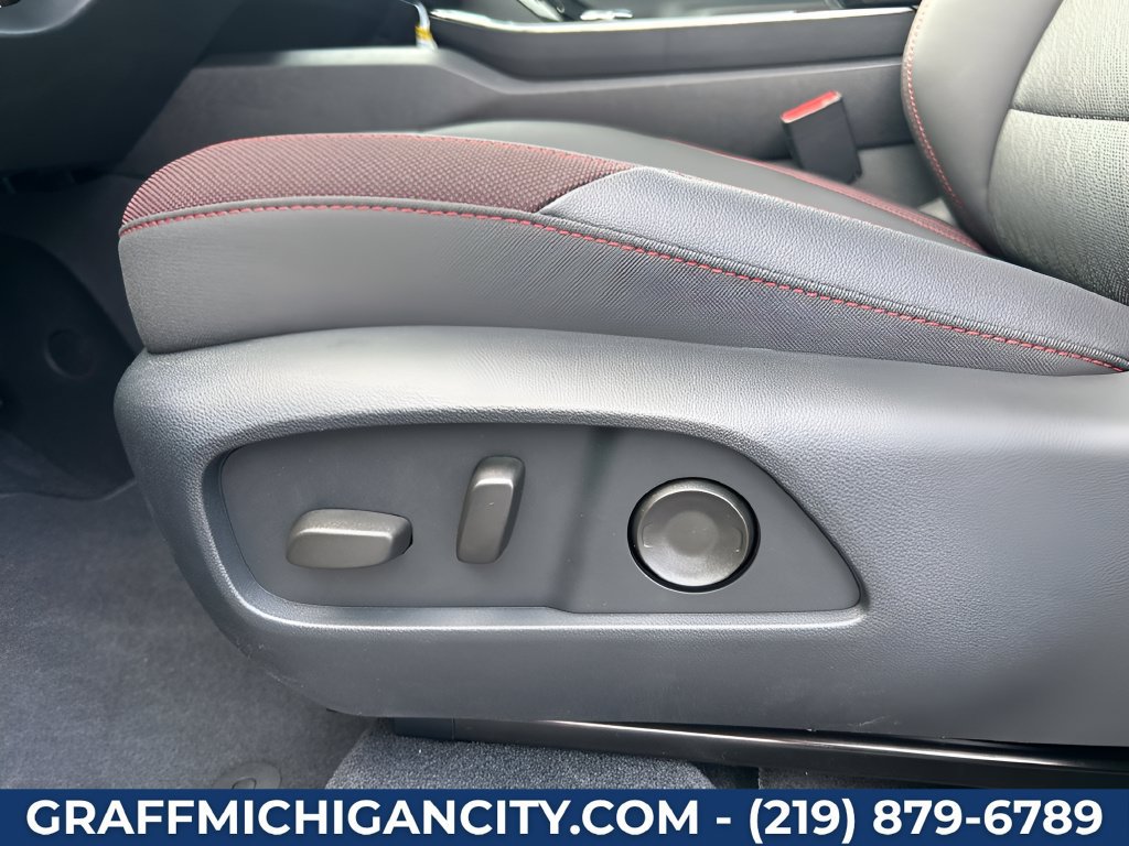 New 2027 Chevrolet Equinox RS FWD image 16