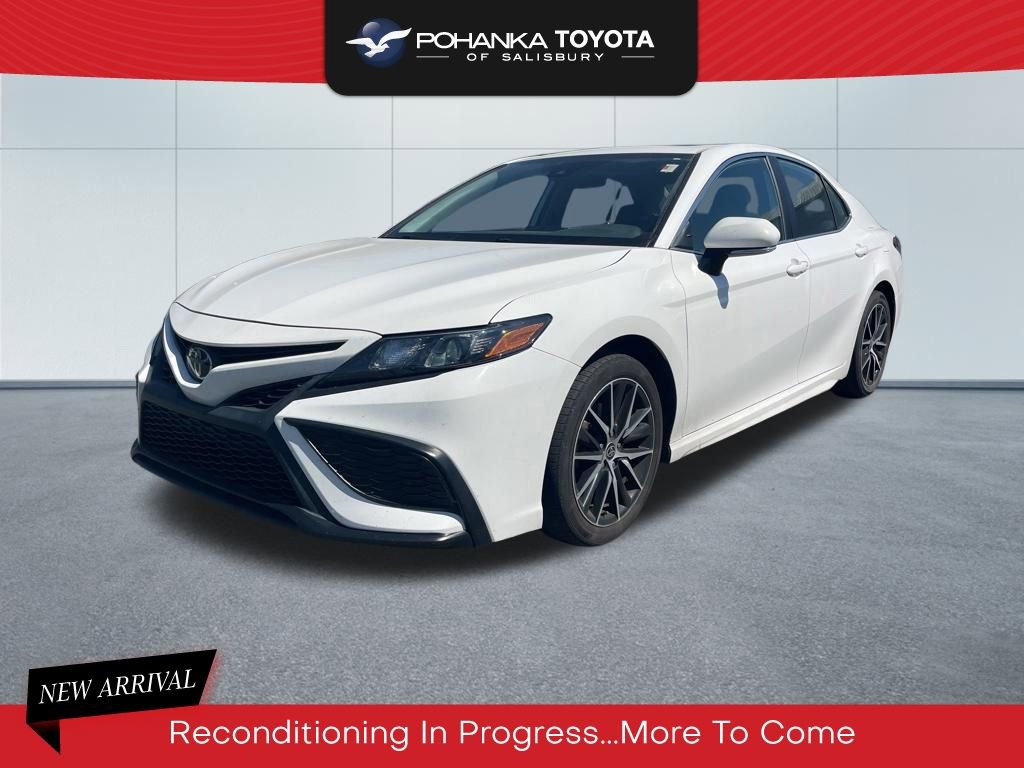 Used 2021 Toyota Camry SE w/ Cold Weather Package FWD image 1