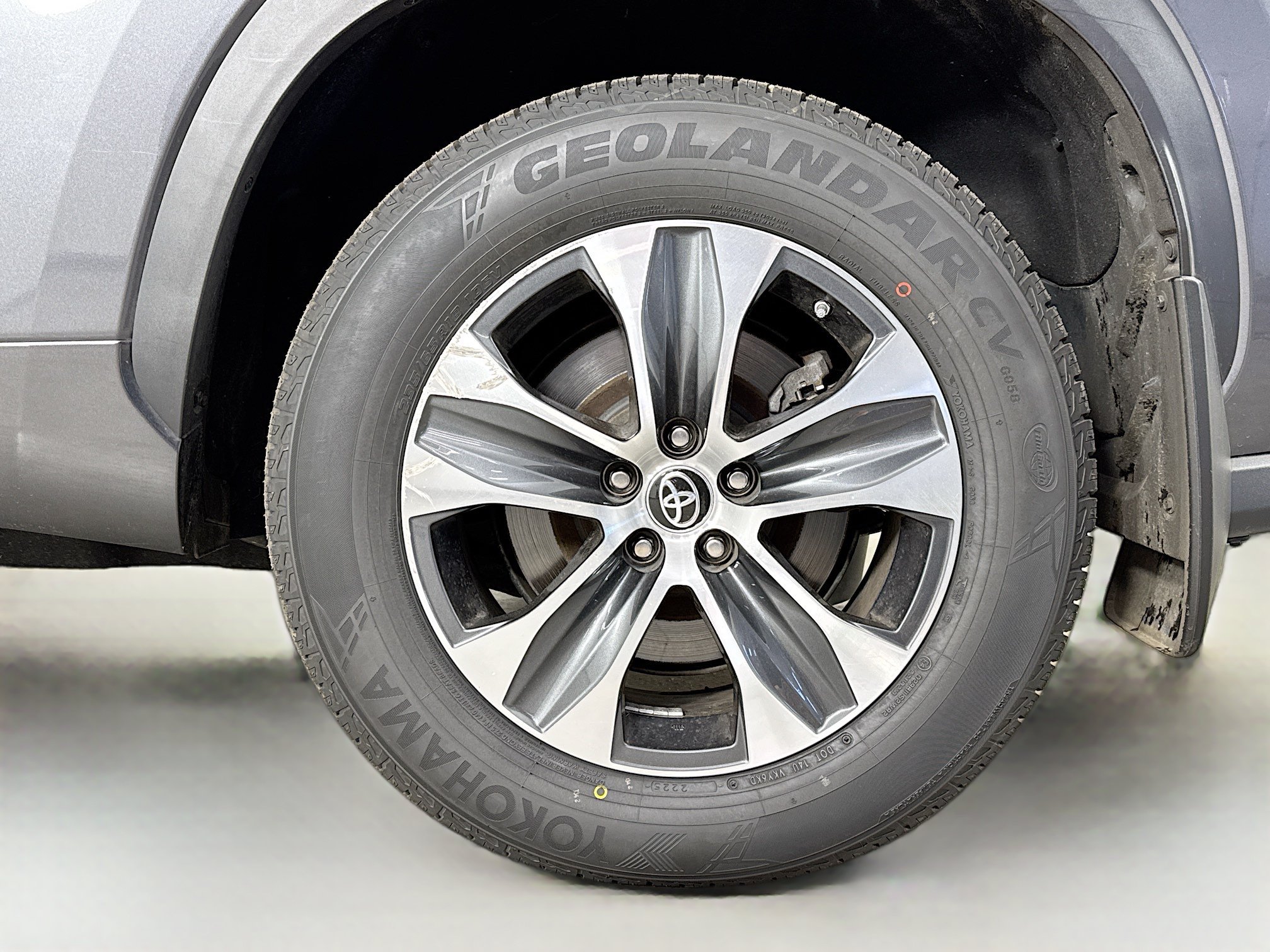 Used 2023 Toyota Highlander XLE AWD/4WD image 32