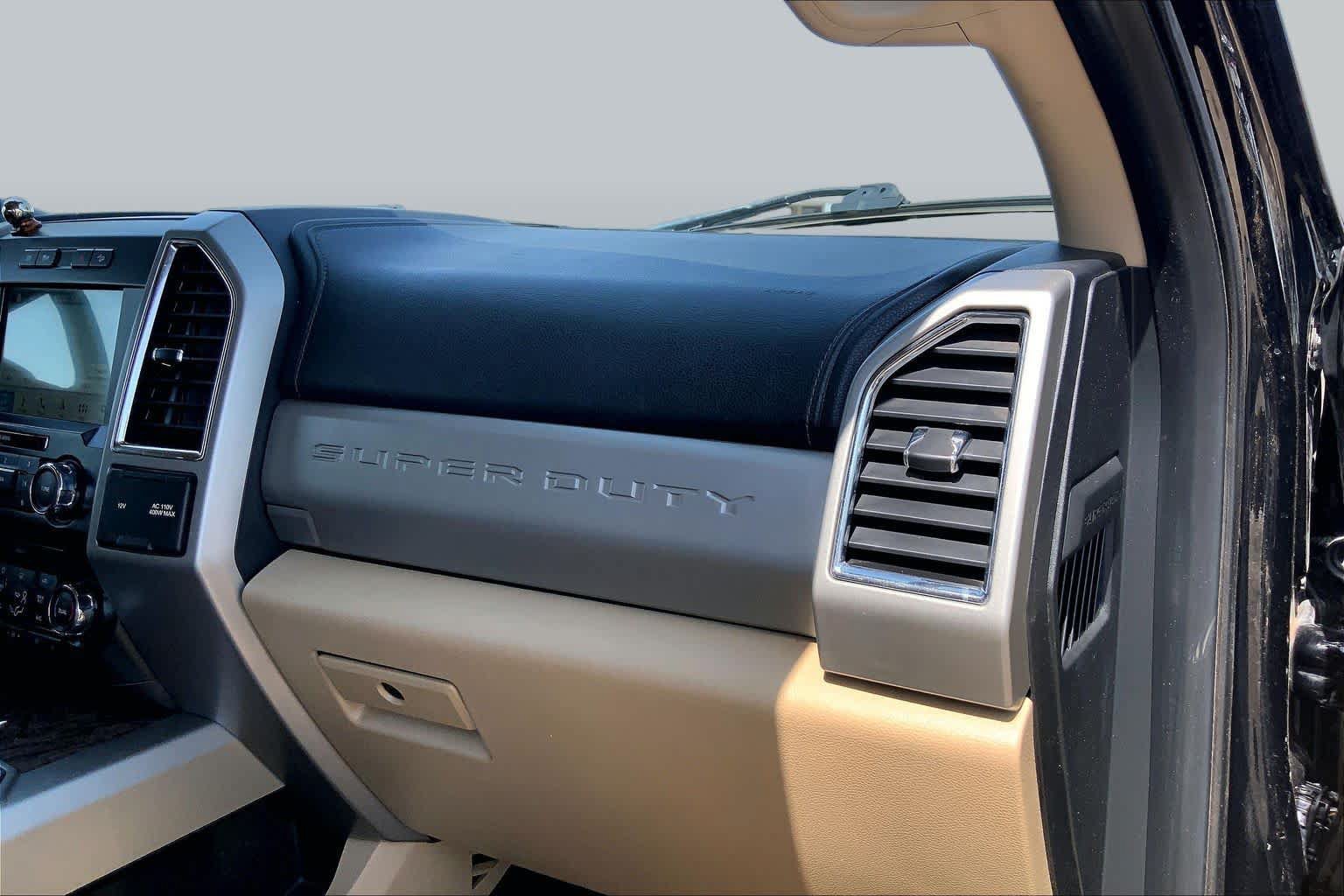 Used 2018 Ford F250 Lariat w/ Lariat Ultimate Package AWD/4WD image 19